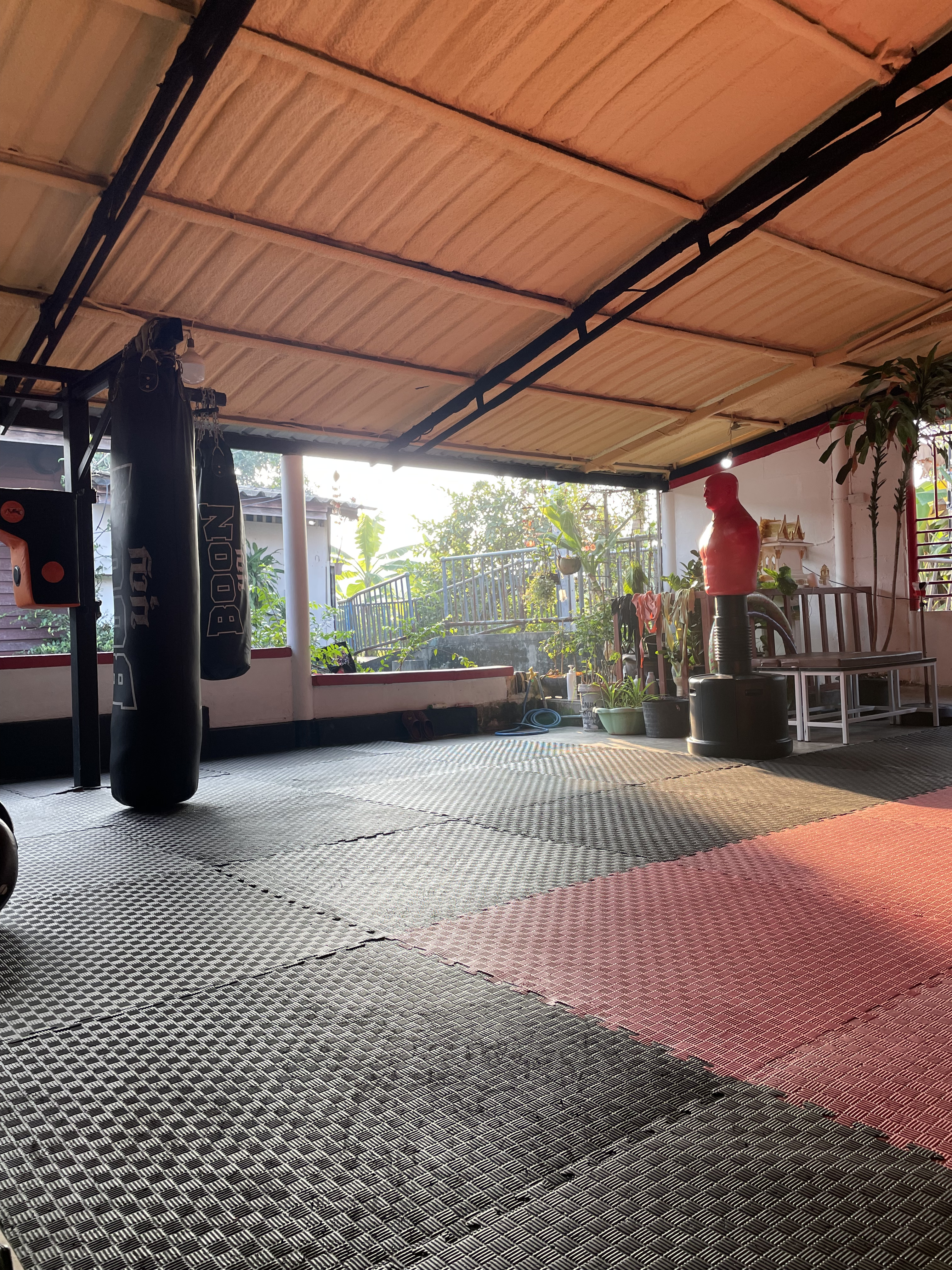Inside view of Sitjaroonsak gym