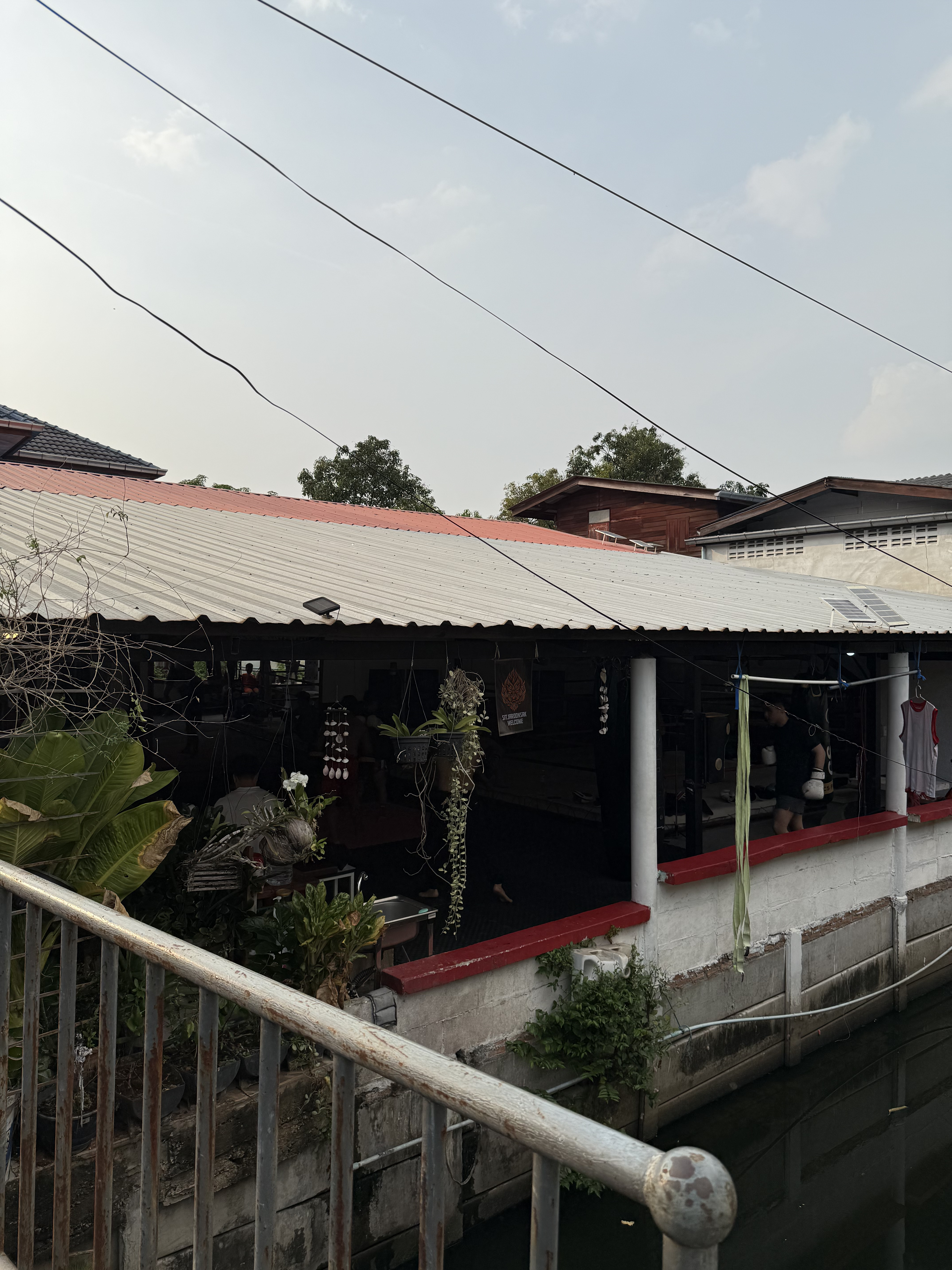 Outside view of Sitjaroonsak